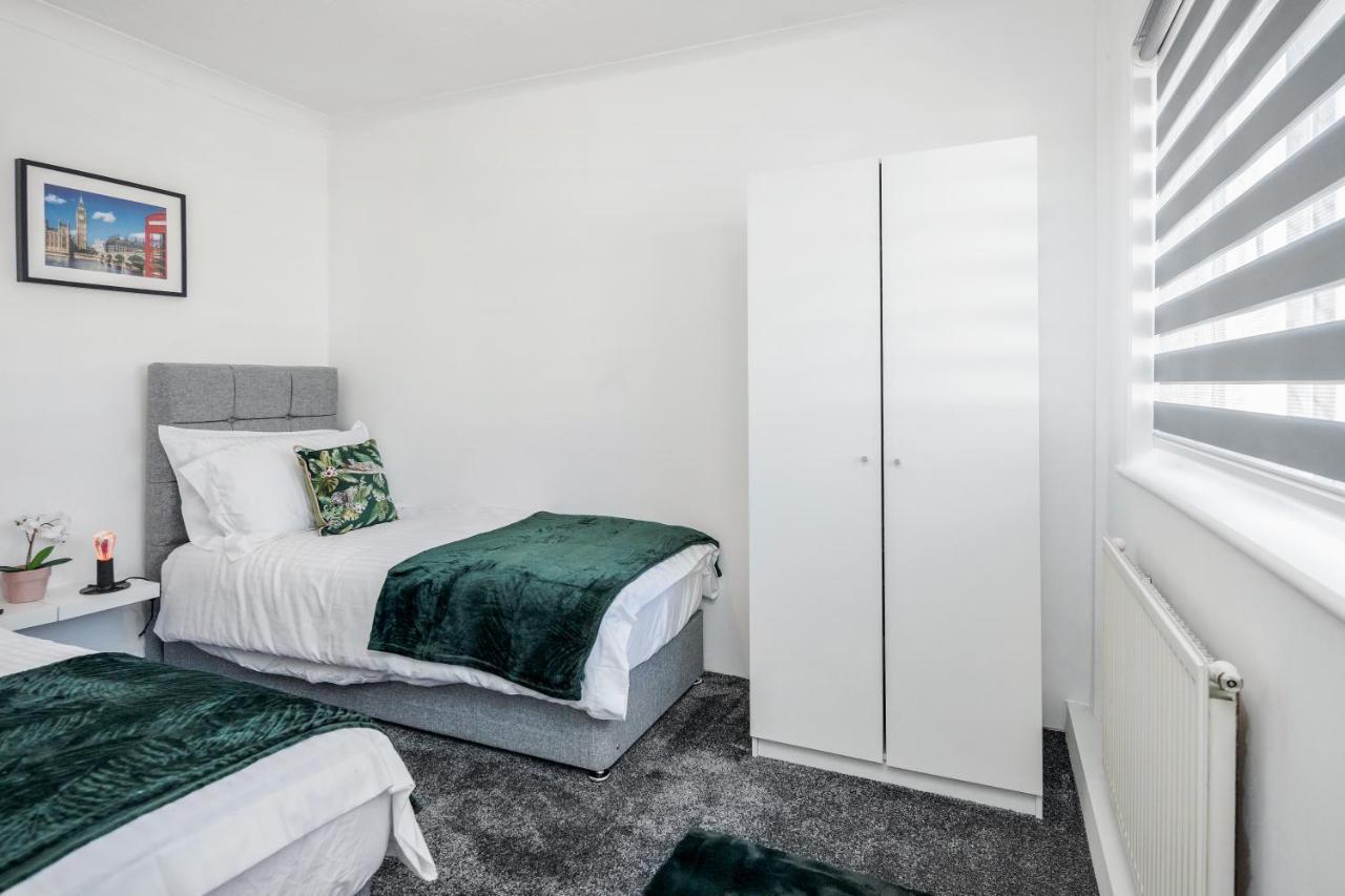 Heathrow 2-Bedroom Maisonette With Parking West Drayton (Middlesex) Exterior photo