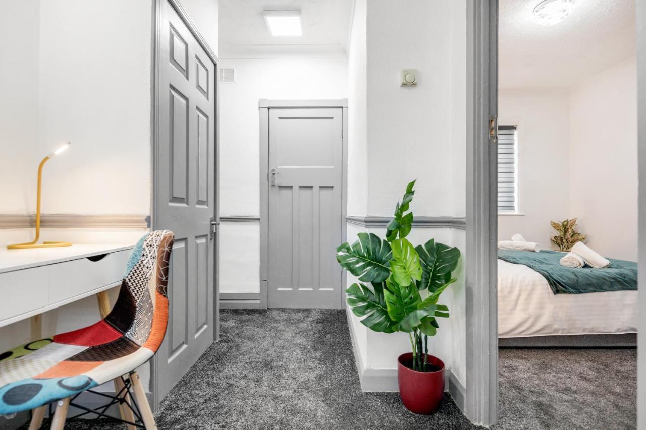 Heathrow 2-Bedroom Maisonette With Parking West Drayton (Middlesex) Exterior photo